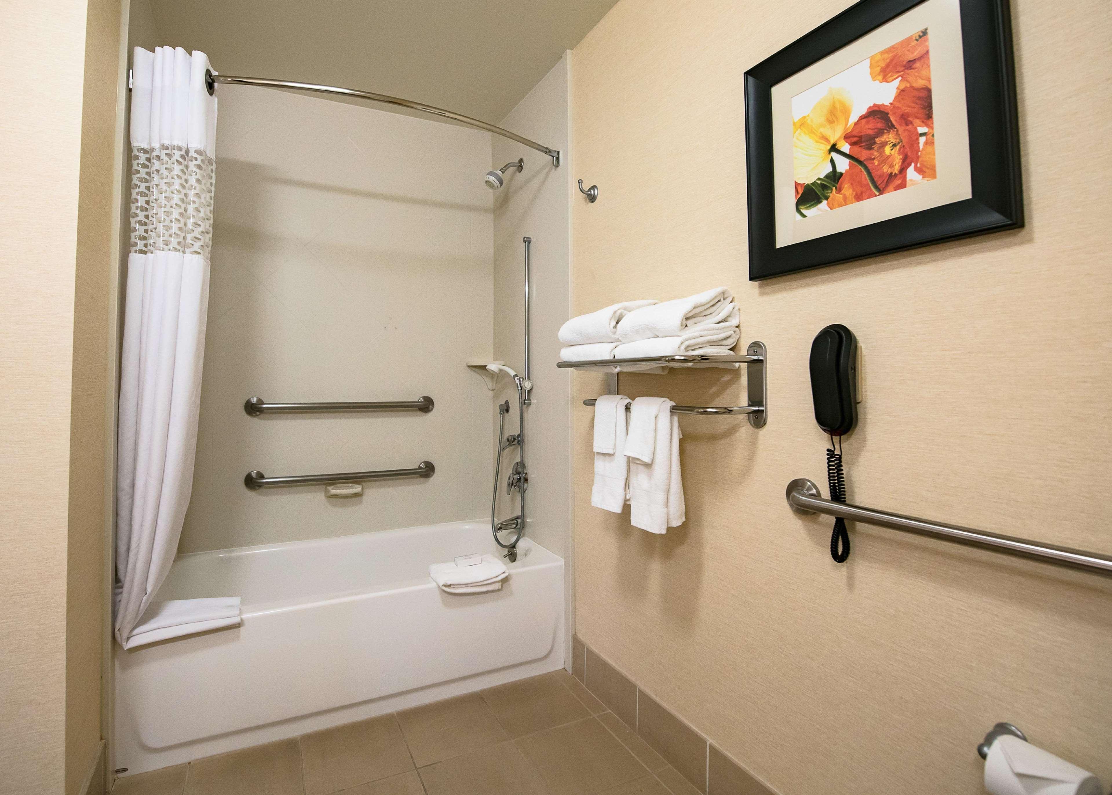 Hampton & Hotel Ridgecrest
