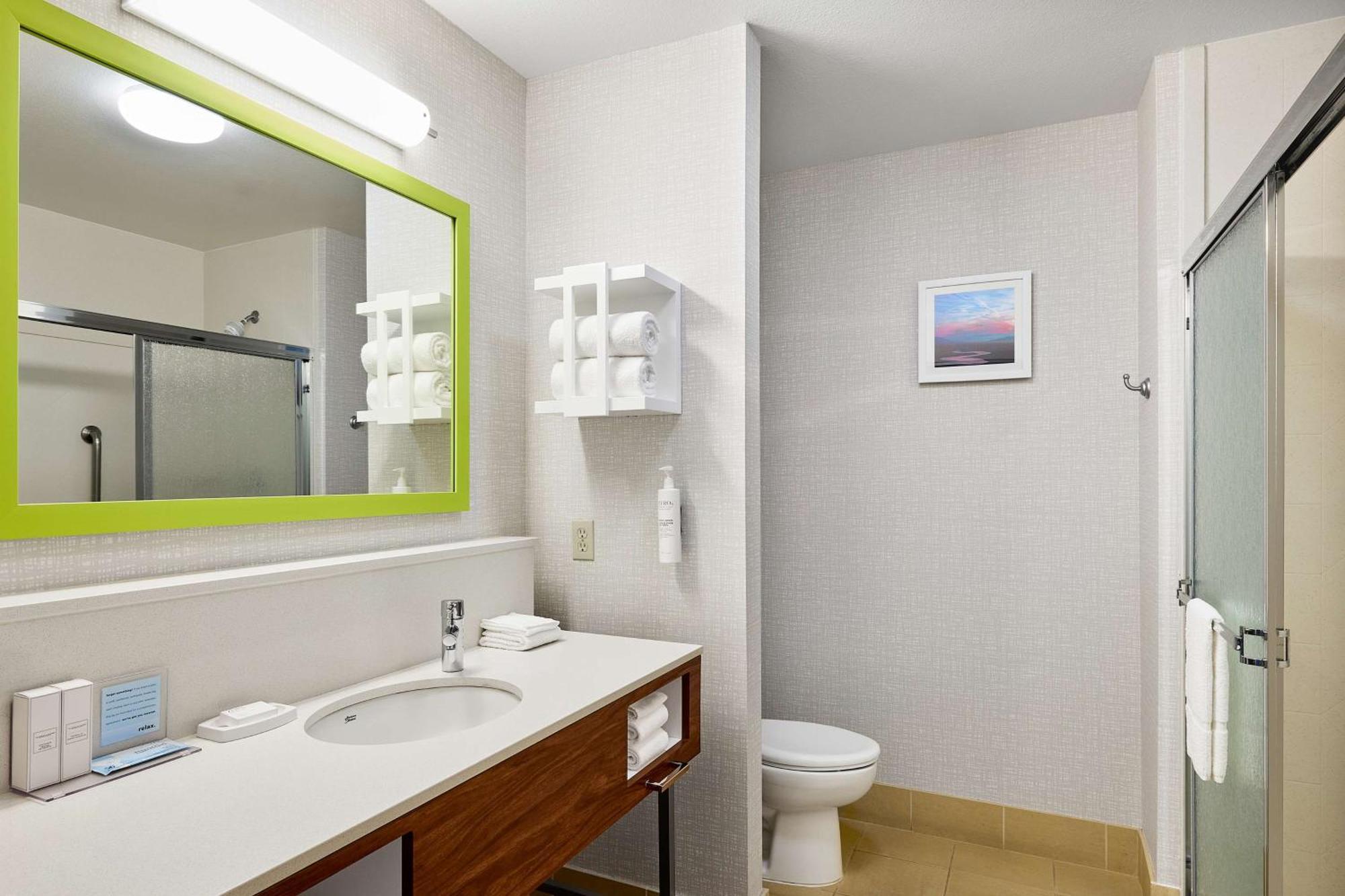 Hotel Hampton & Ridgecrest
