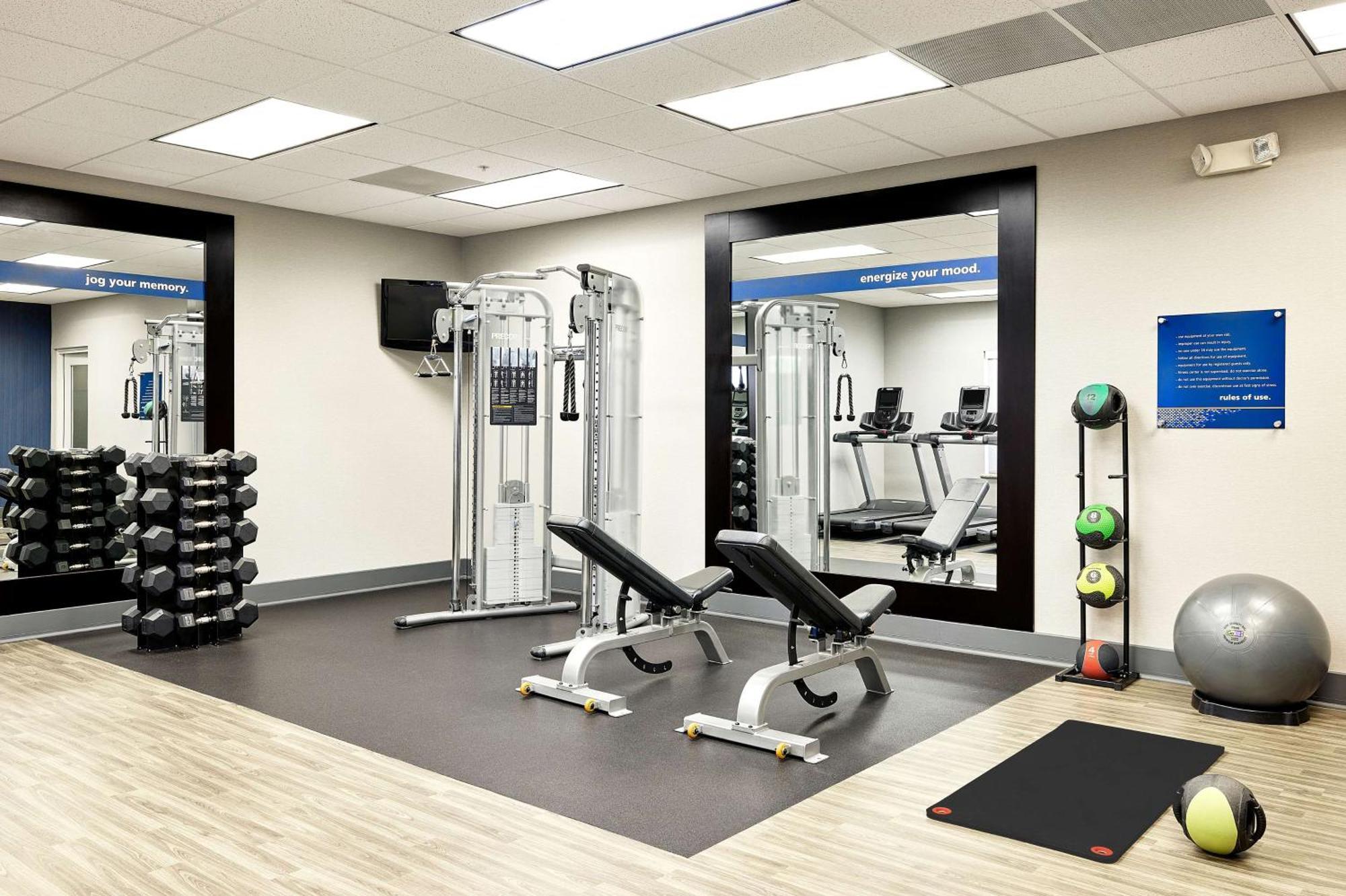 Hotel Hampton & Ridgecrest