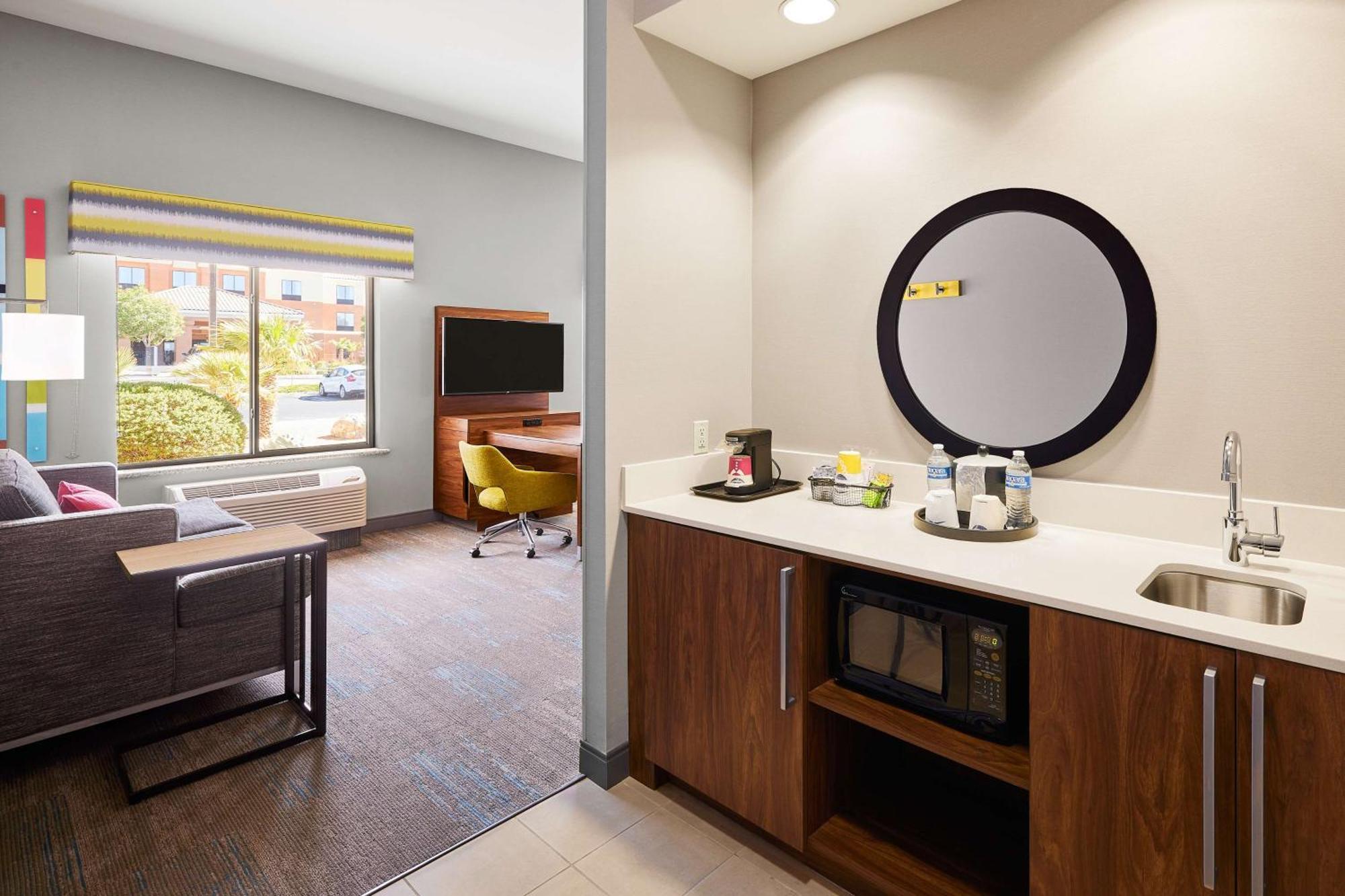 Hampton & Hotel 3*