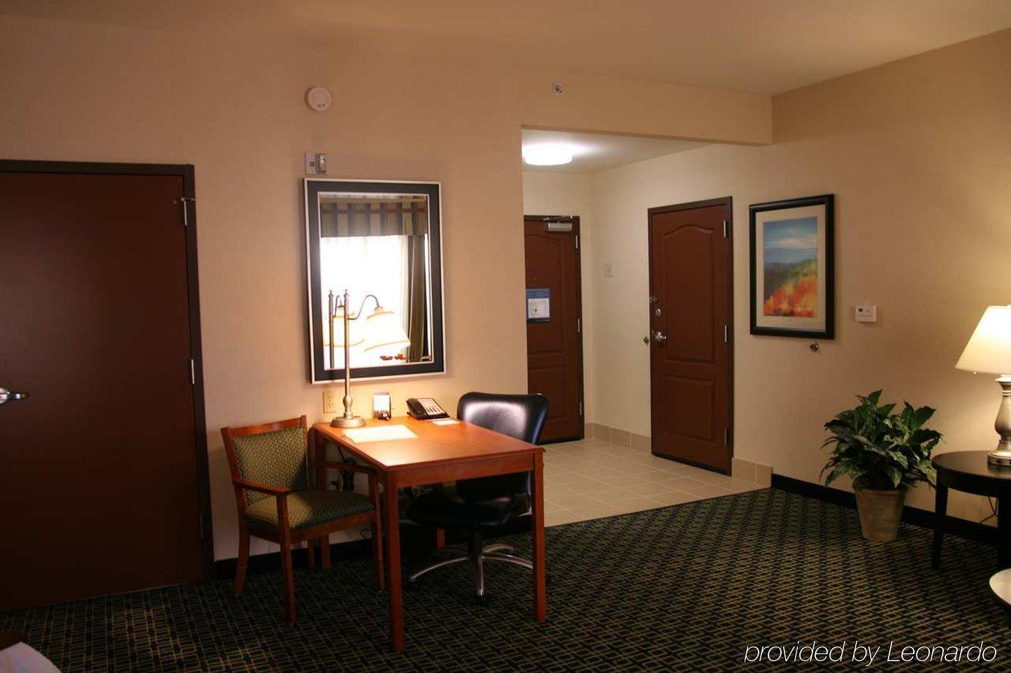 Hotel Hampton & Ridgecrest
